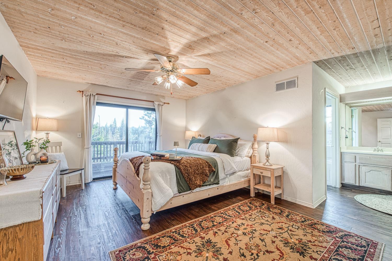 39571 Crest Point Ln, Shaver Lake, CA 93664