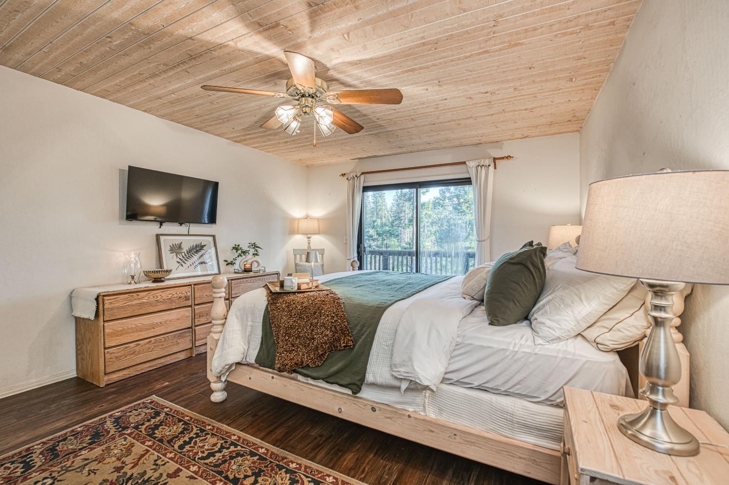 39571 Crest Point Ln, Shaver Lake, CA 93664