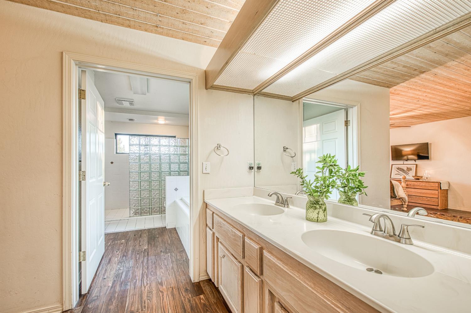 39571 Crest Point Ln, Shaver Lake, CA 93664