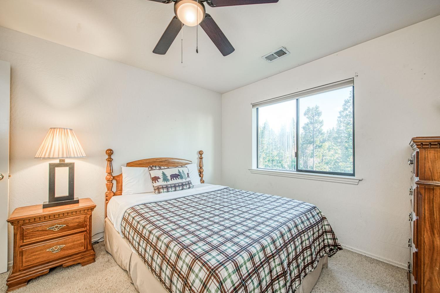 39571 Crest Point Ln, Shaver Lake, CA 93664