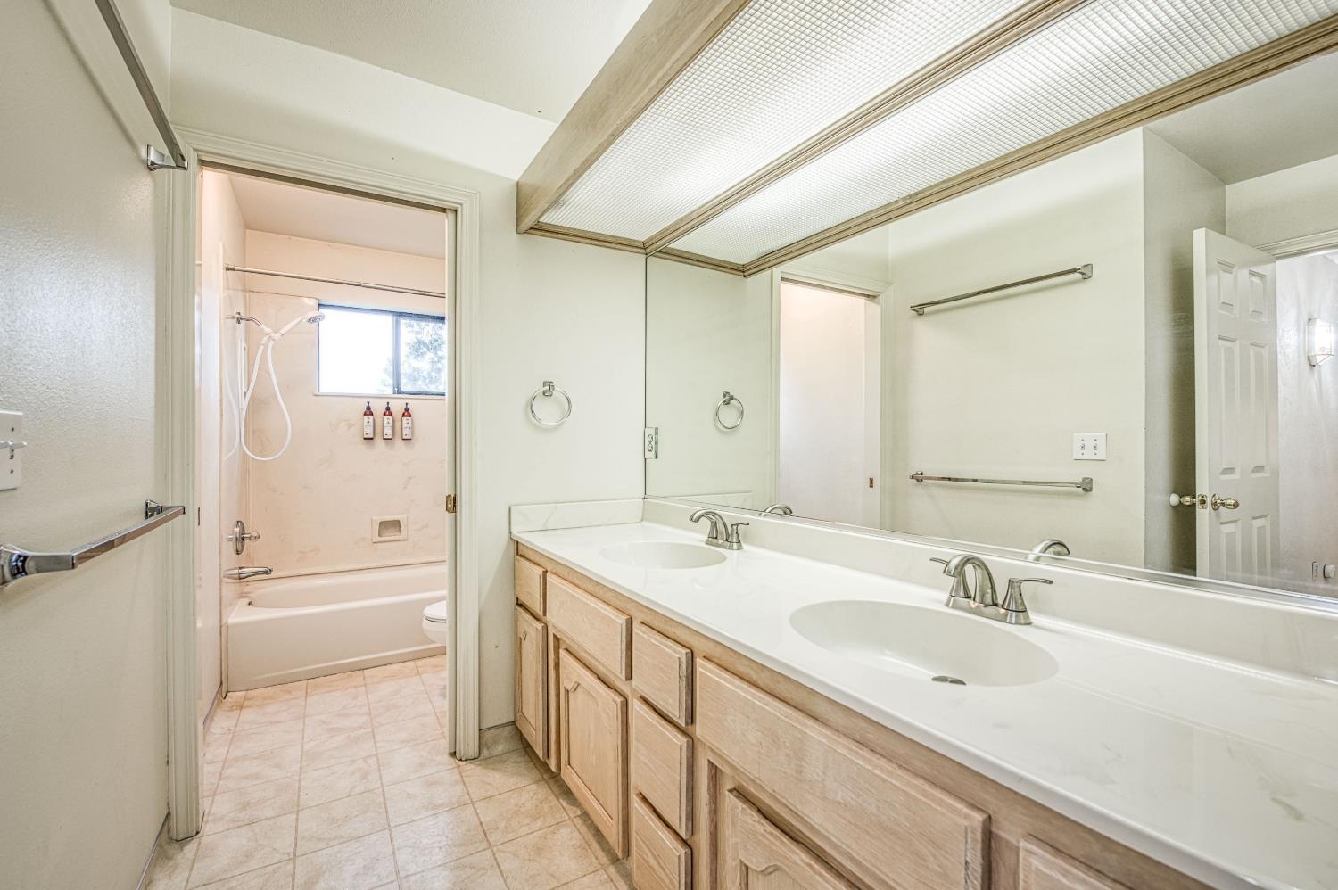39571 Crest Point Ln, Shaver Lake, CA 93664