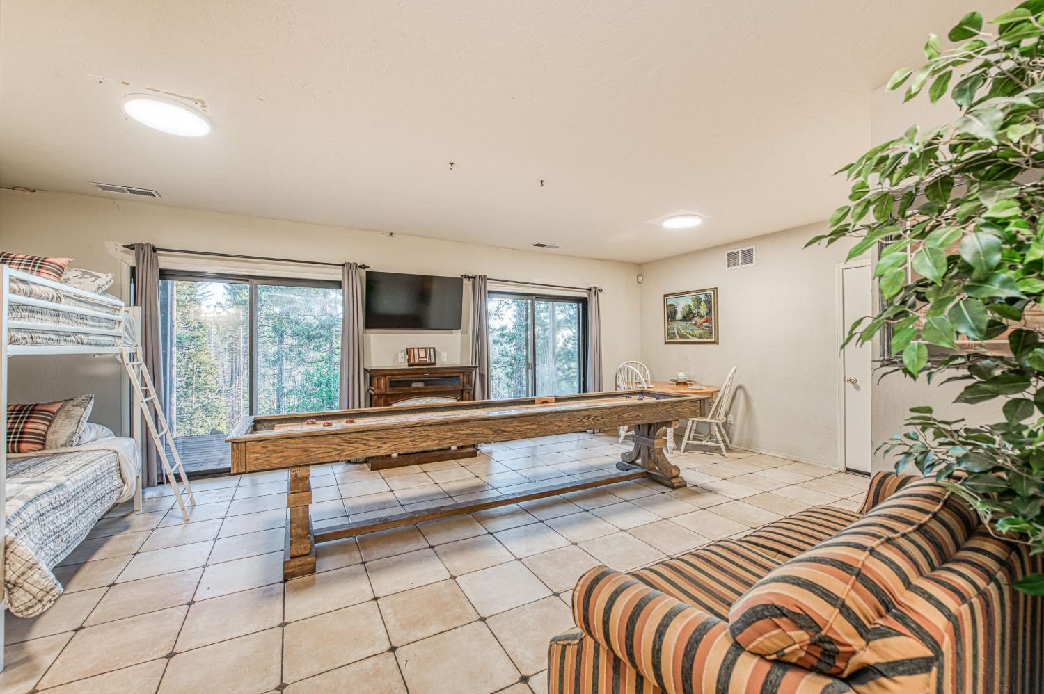 39571 Crest Point Ln, Shaver Lake, CA 93664