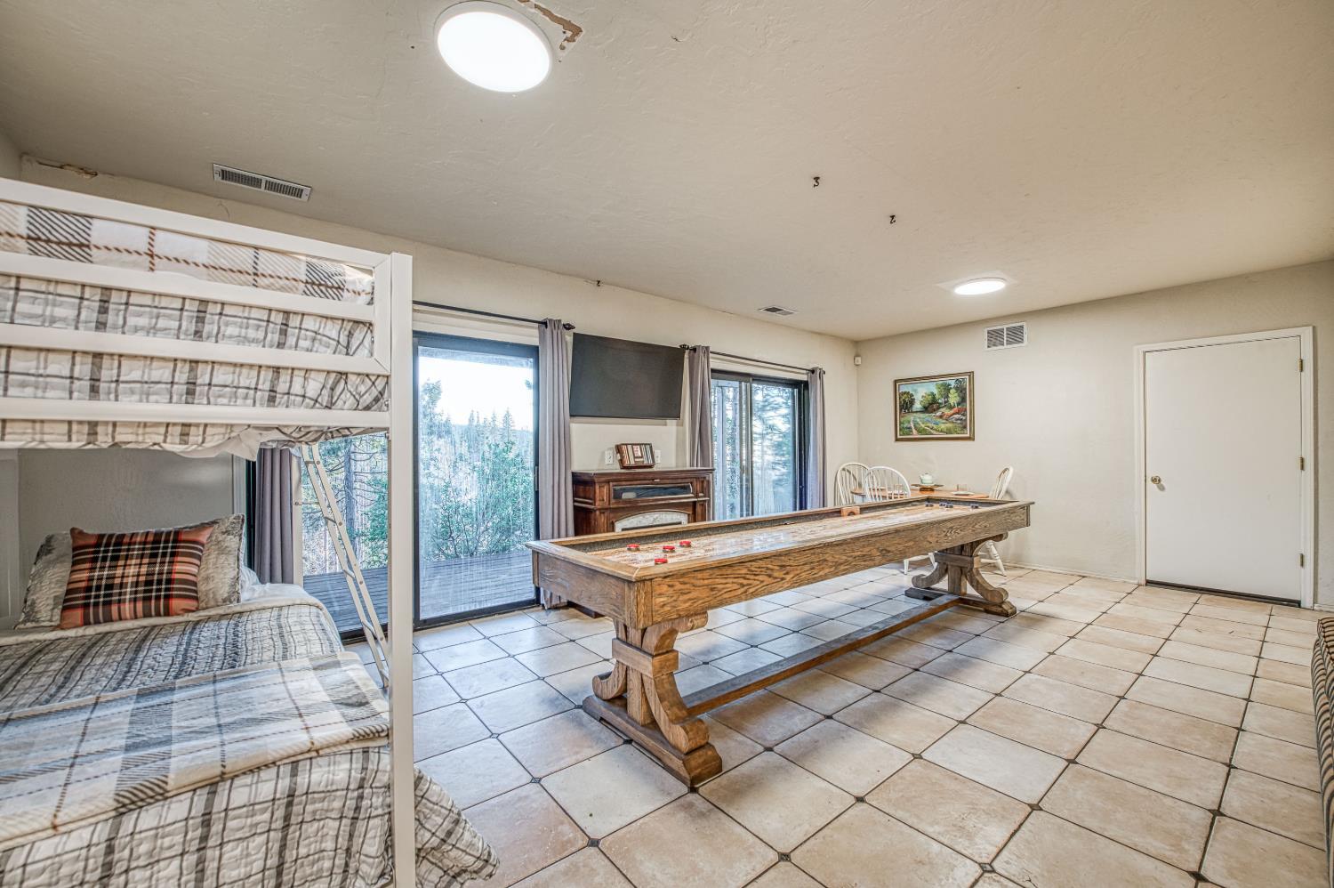 39571 Crest Point Ln, Shaver Lake, CA 93664