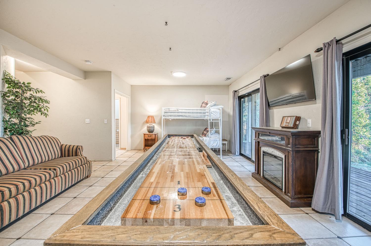 39571 Crest Point Ln, Shaver Lake, CA 93664