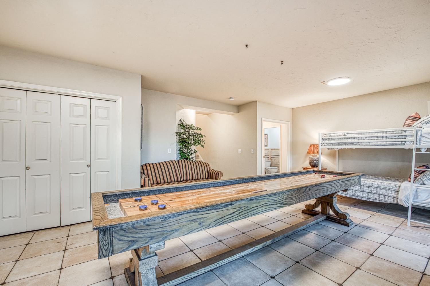 39571 Crest Point Ln, Shaver Lake, CA 93664