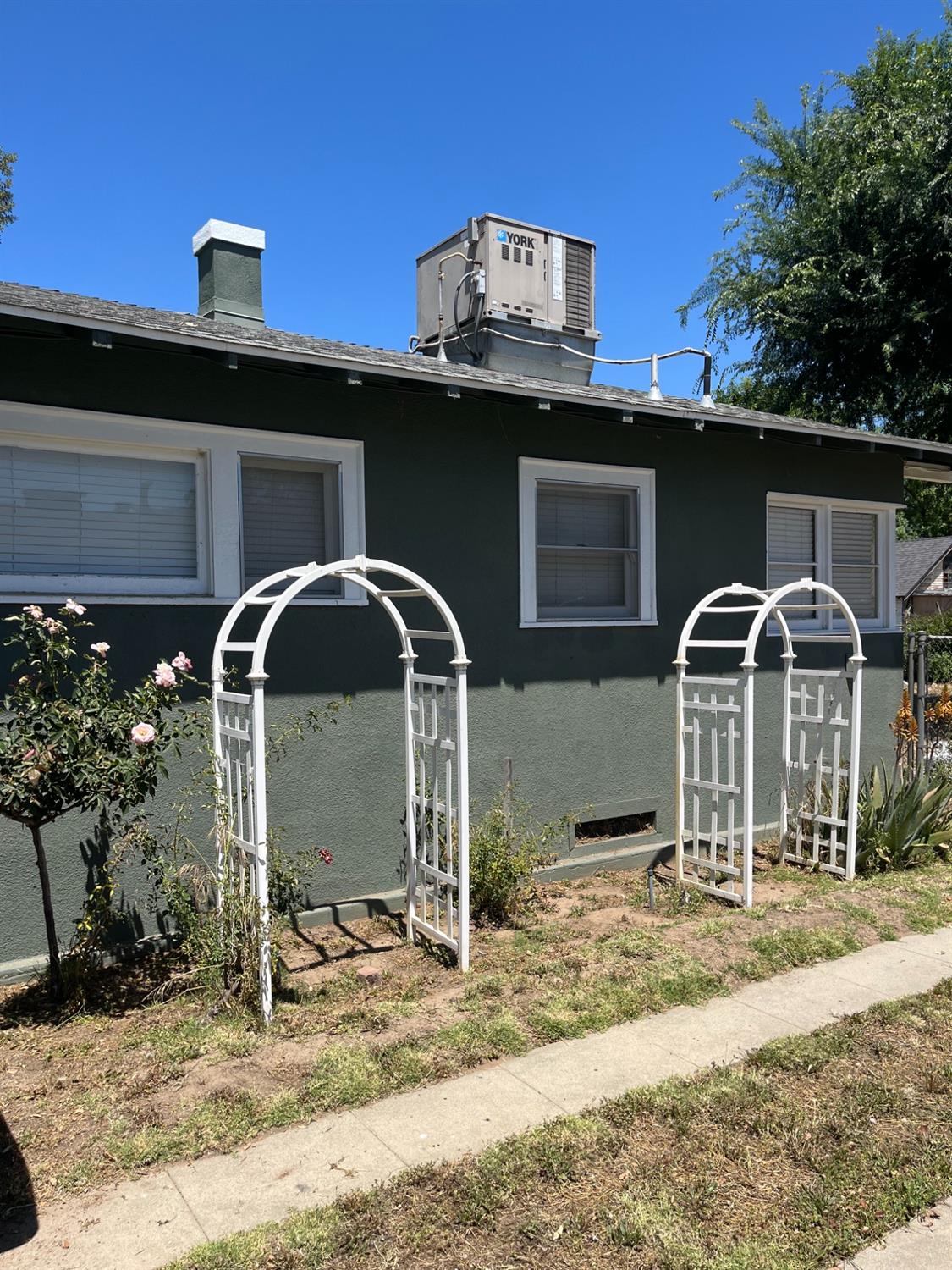 1384 N Harrison Ave, Fresno, CA 93728