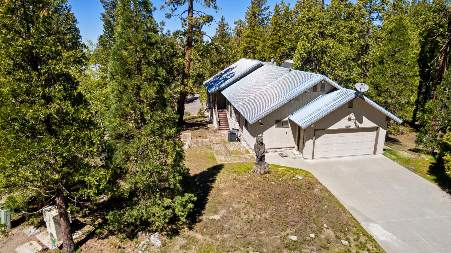 40971 Woodridge Rd, Shaver Lake, CA 93664