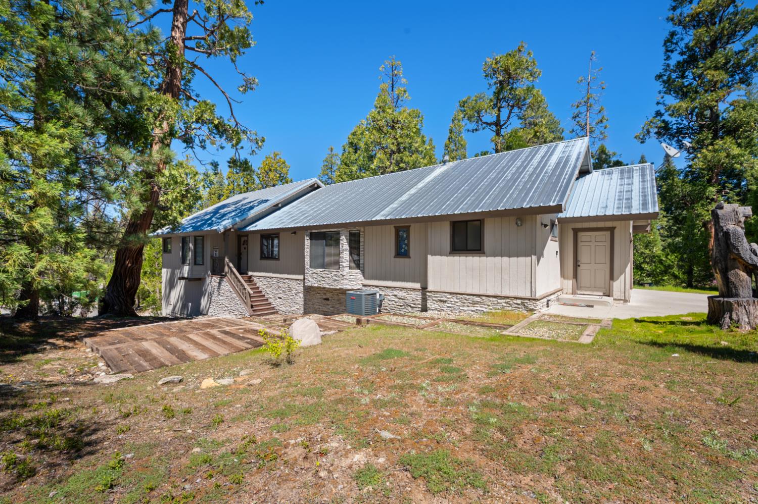 40971 Woodridge Rd, Shaver Lake, CA 93664