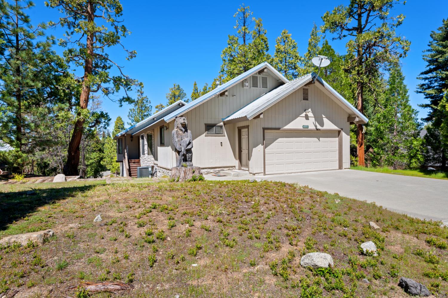 40971 Woodridge Rd, Shaver Lake, CA 93664