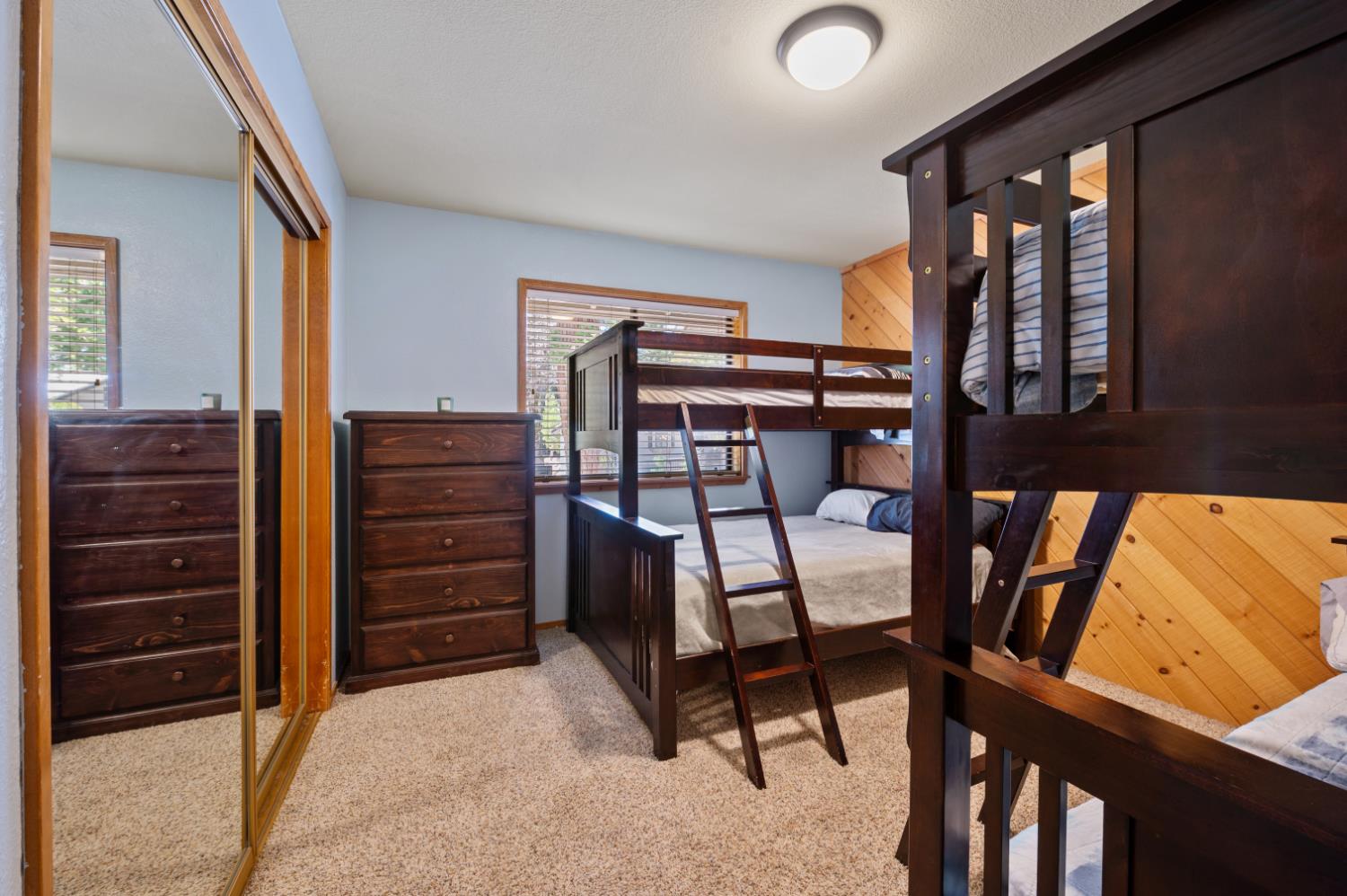 40971 Woodridge Rd, Shaver Lake, CA 93664