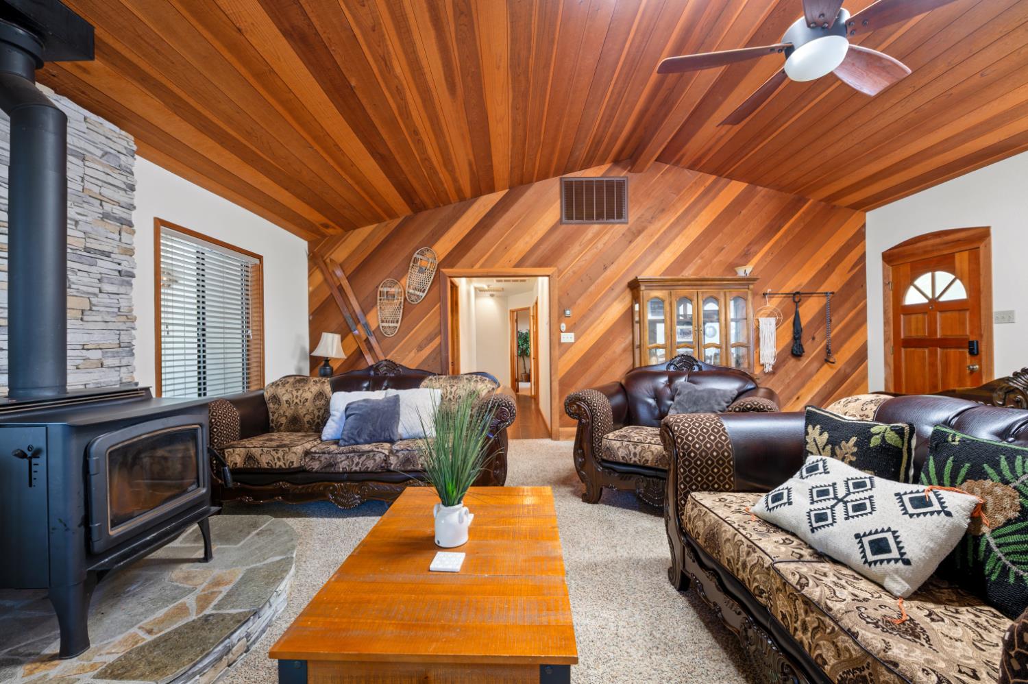 40971 Woodridge Rd, Shaver Lake, CA 93664