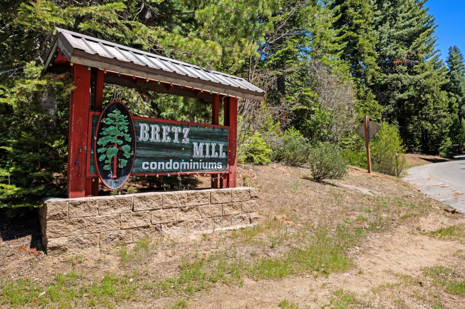 40971 Woodridge Rd, Shaver Lake, CA 93664
