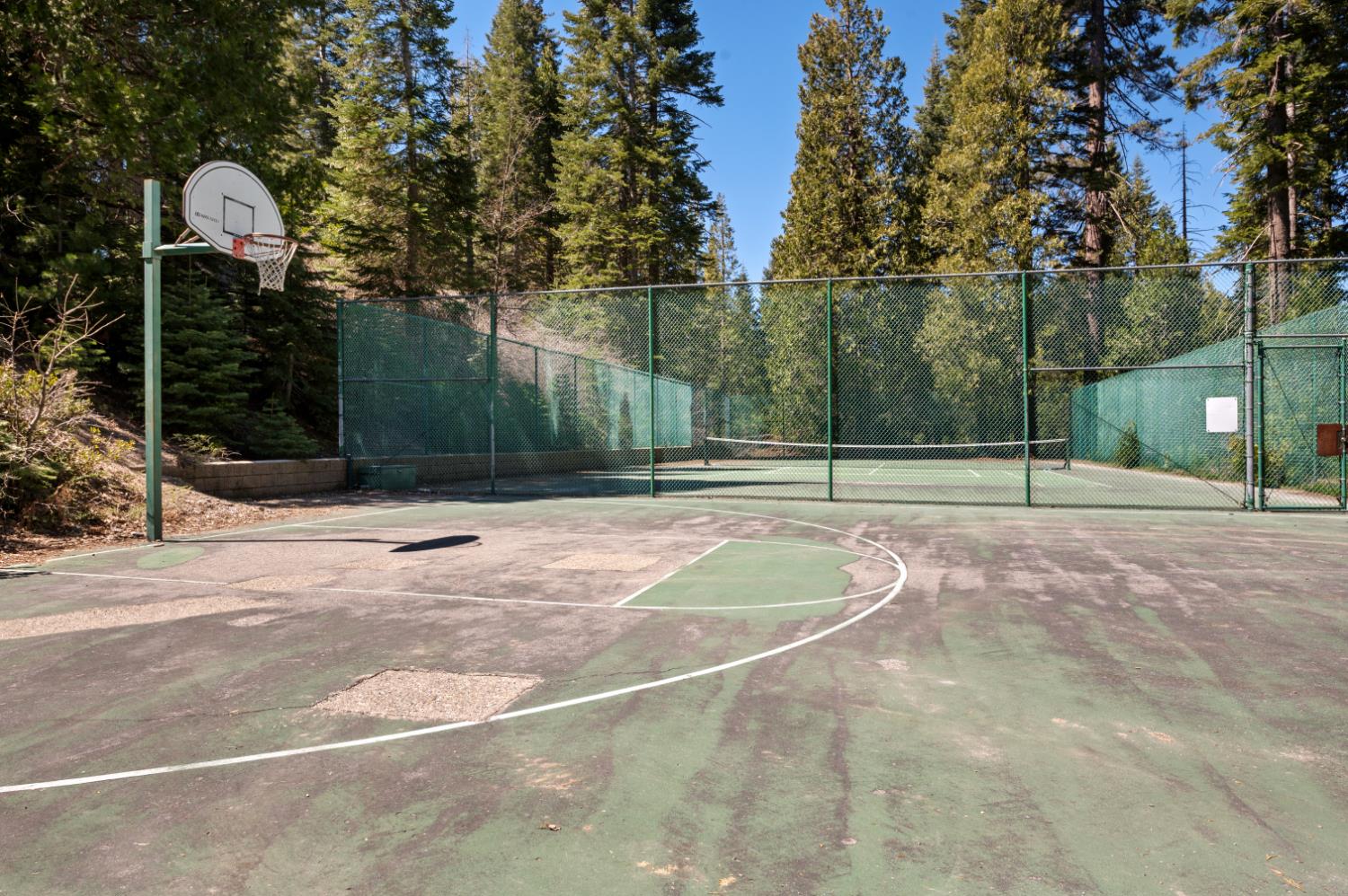 40971 Woodridge Rd, Shaver Lake, CA 93664