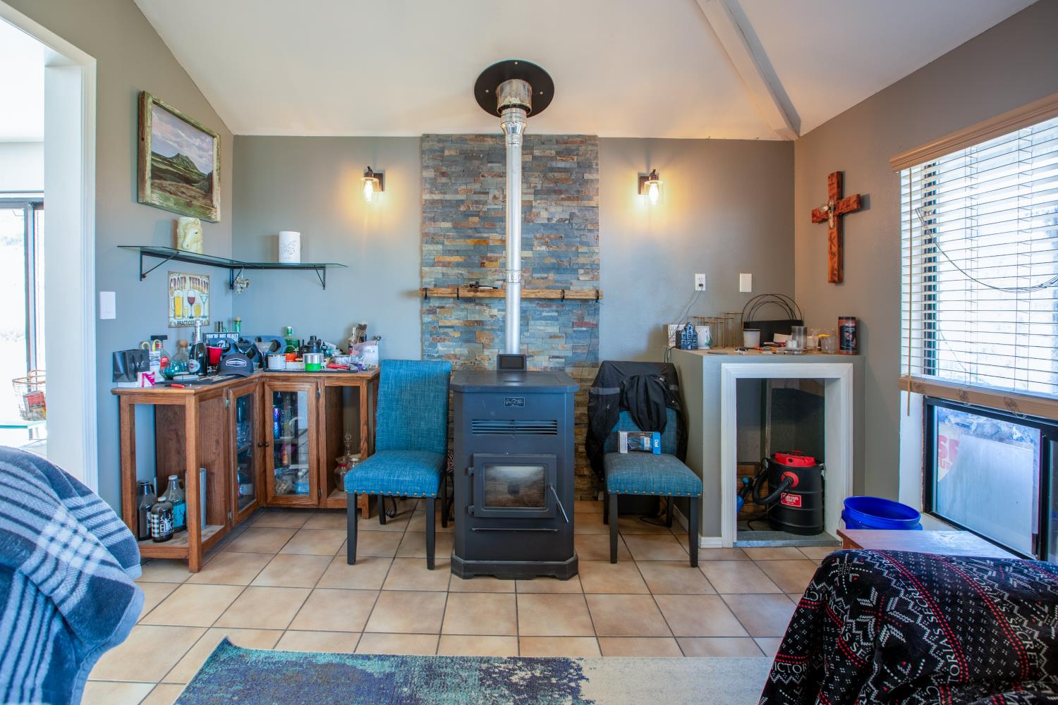 34141 Bronco Ln, Yokuts Valley, CA 93675