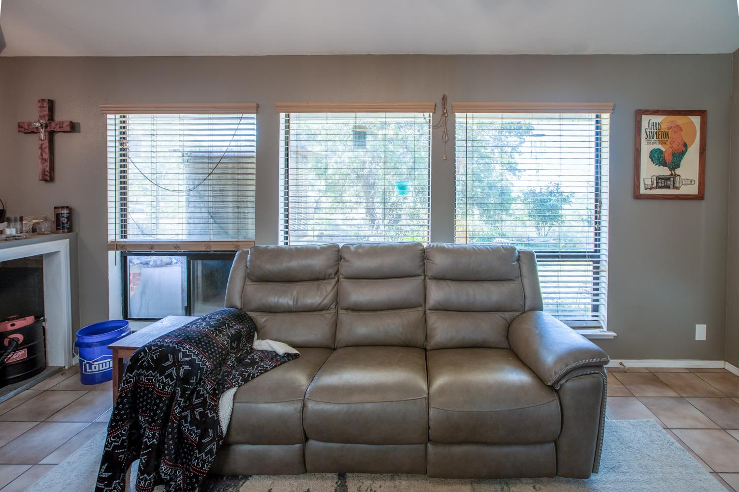 34141 Bronco Ln, Yokuts Valley, CA 93675
