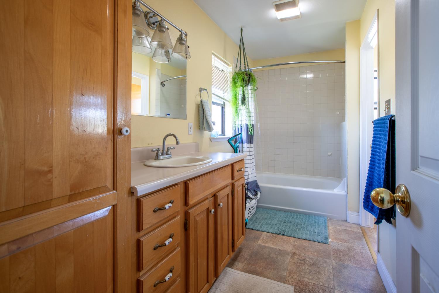 34141 Bronco Ln, Yokuts Valley, CA 93675