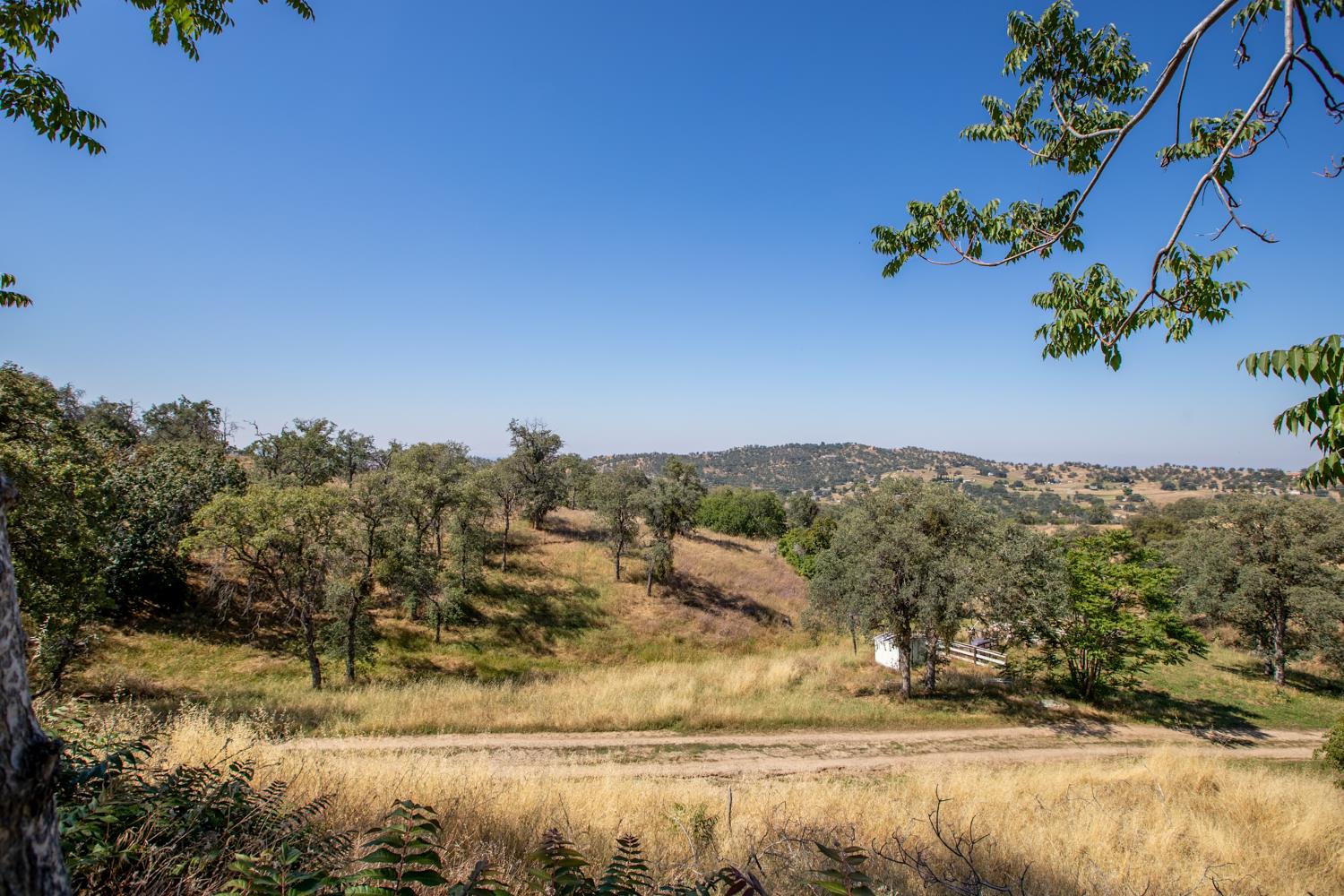 34141 Bronco Ln, Yokuts Valley, CA 93675