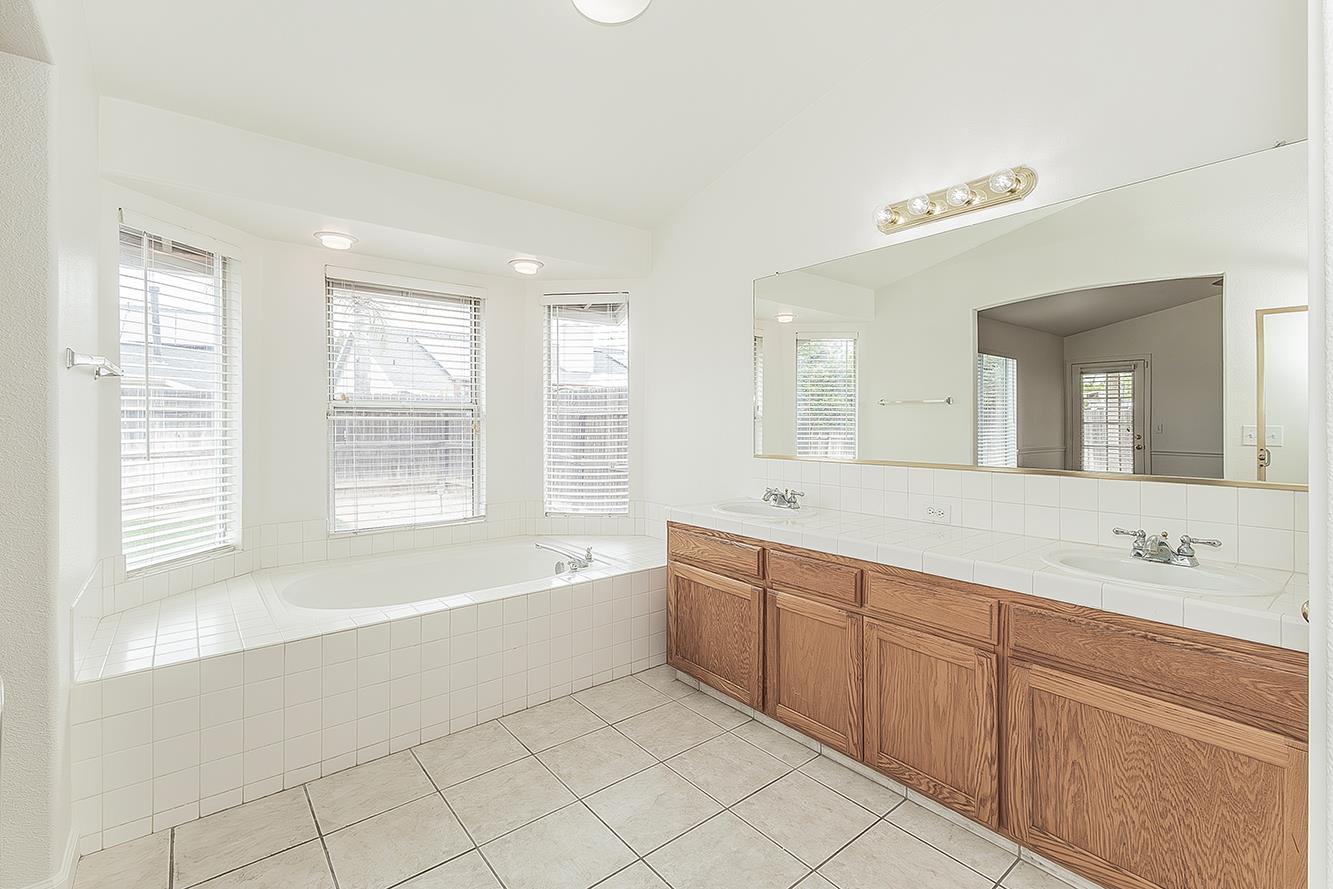 5906 W Paul Ave, Fresno, CA 93722