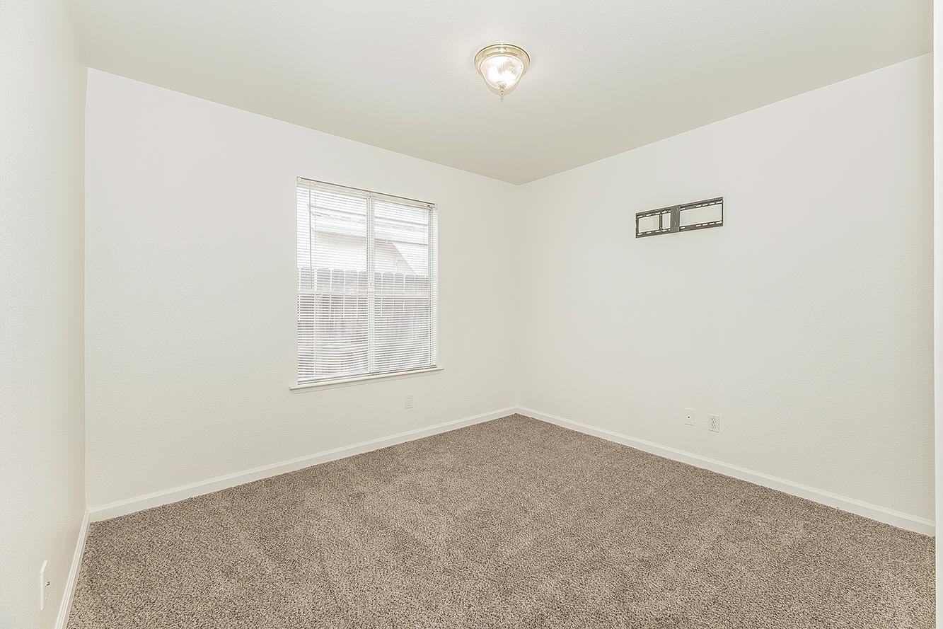 5906 W Paul Ave, Fresno, CA 93722