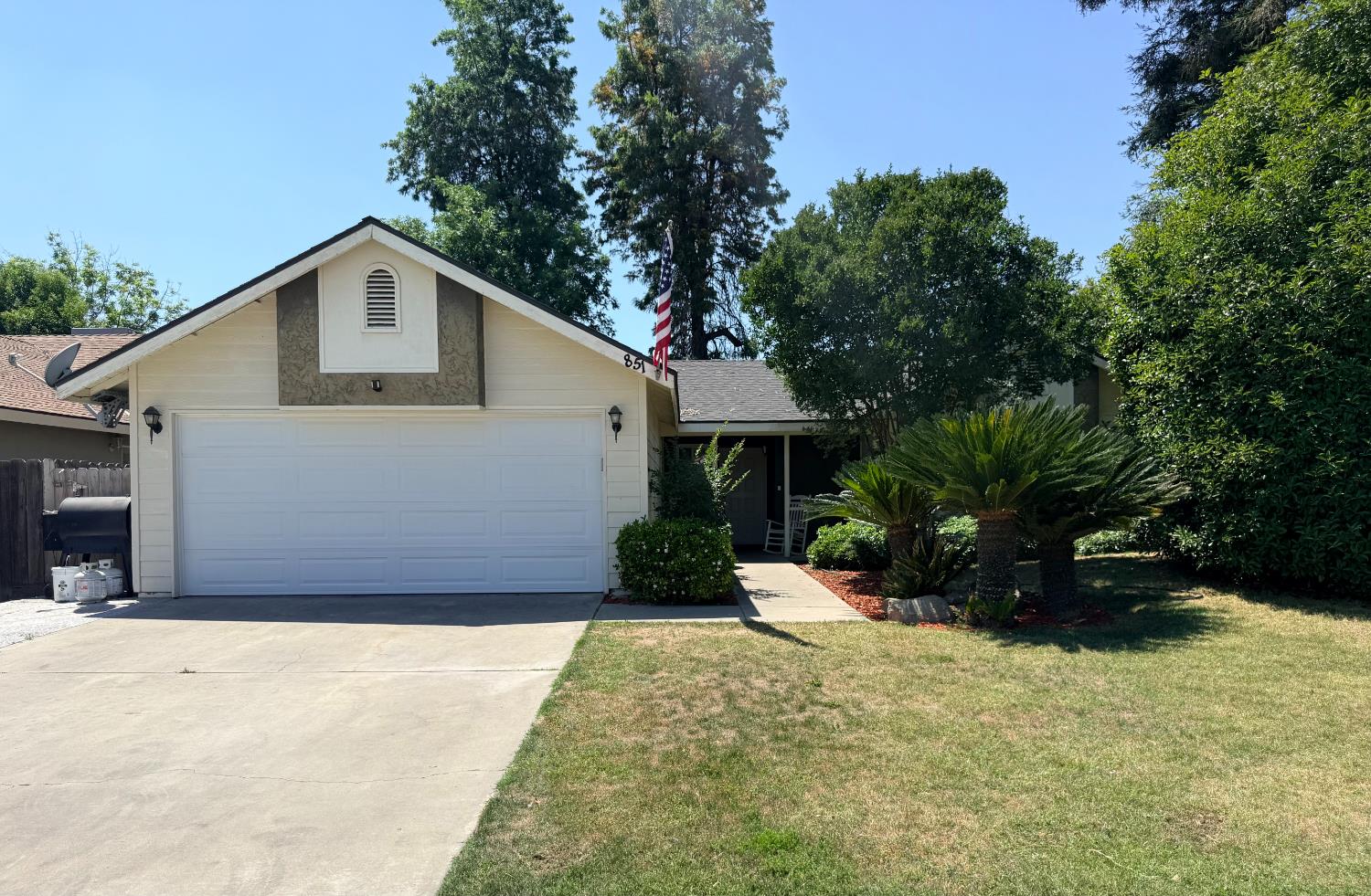 851 N Crenshaw St, Visalia, CA 93291