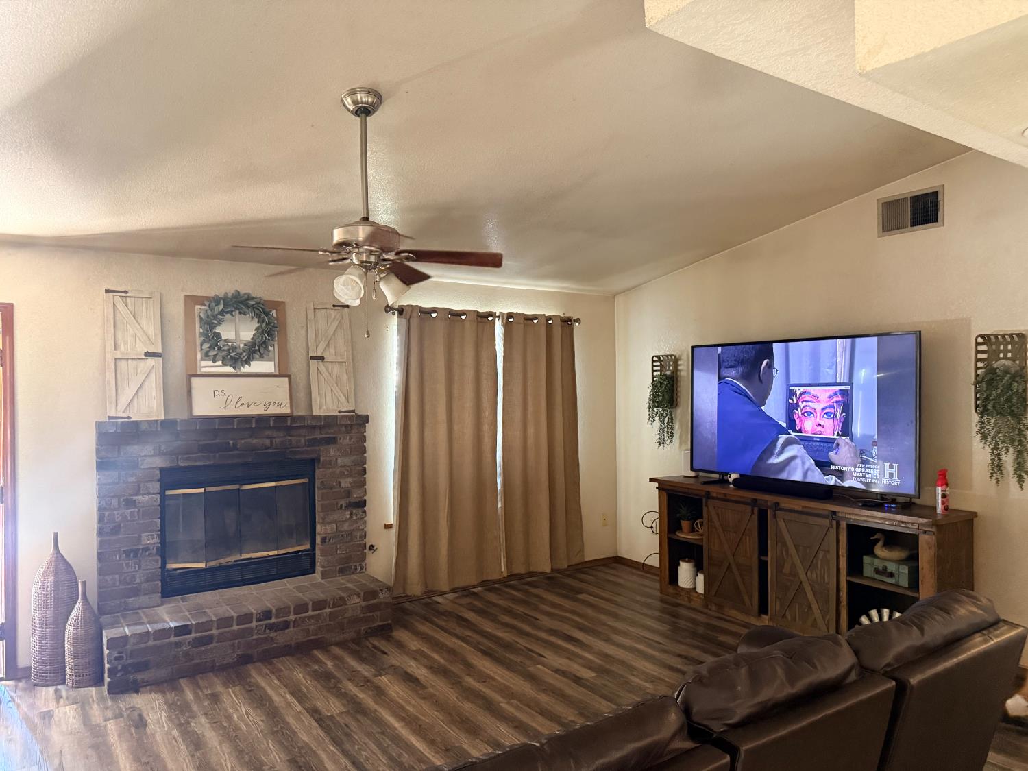 851 N Crenshaw St, Visalia, CA 93291