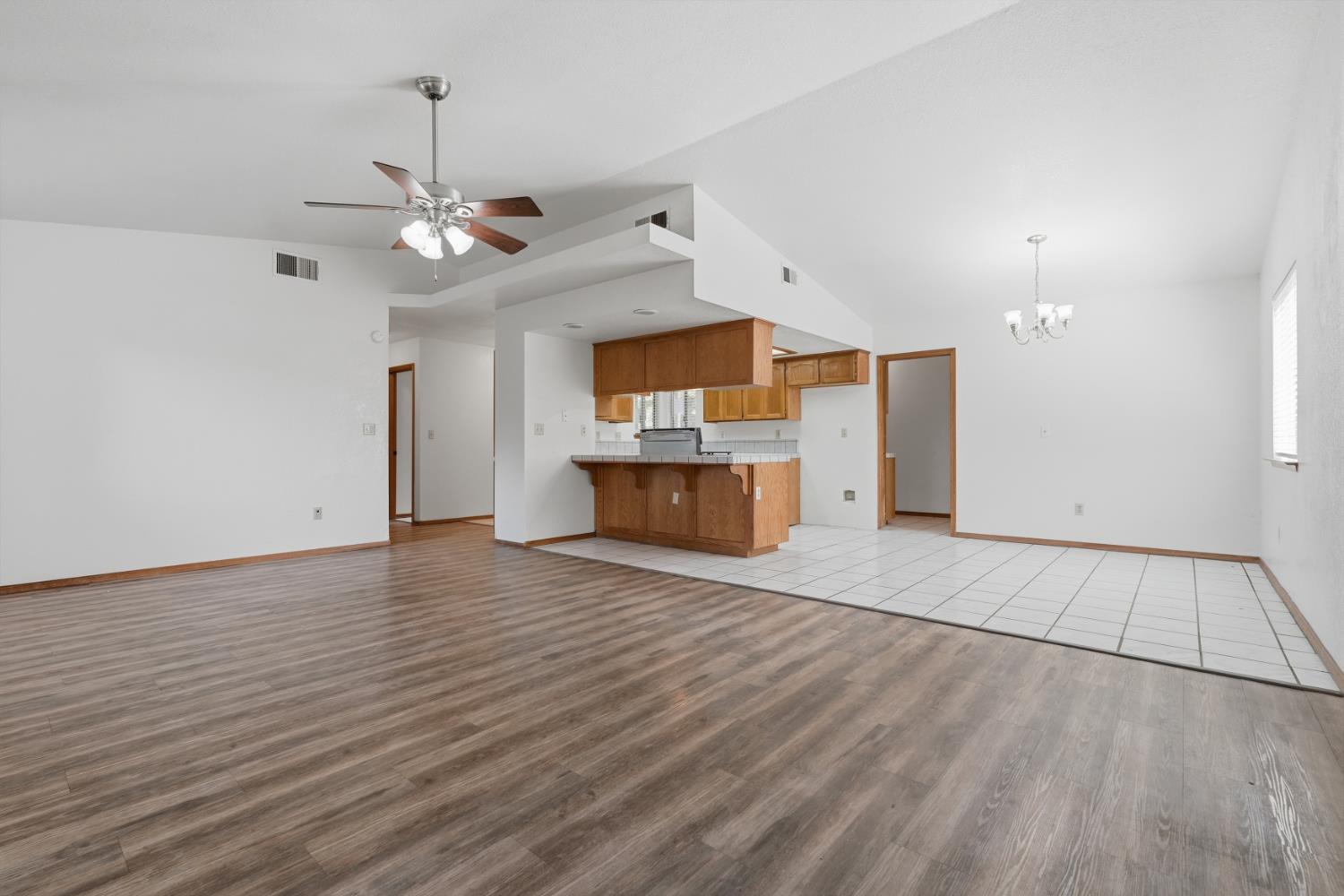 851 N Crenshaw St, Visalia, CA 93291