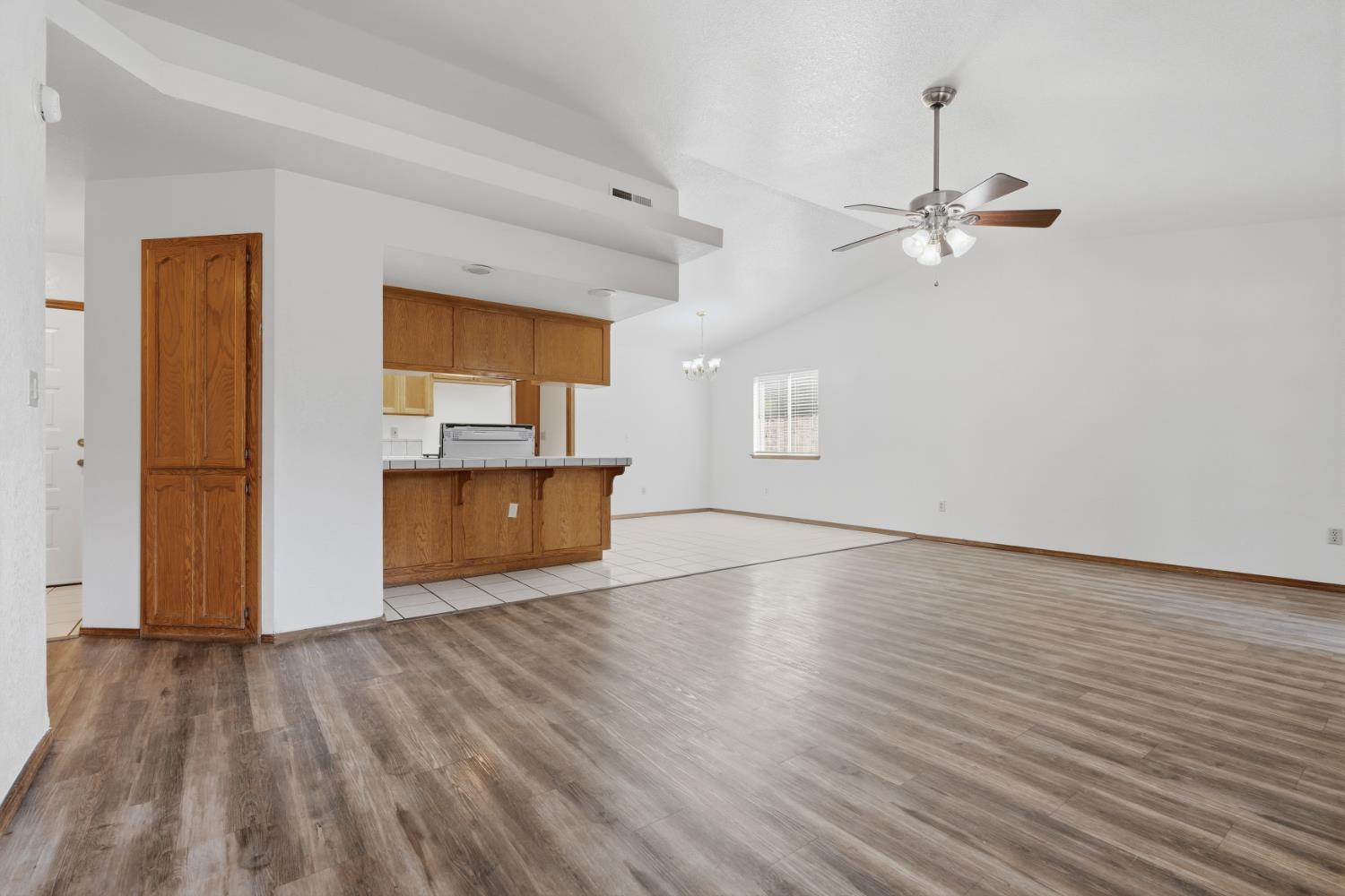 851 N Crenshaw St, Visalia, CA 93291