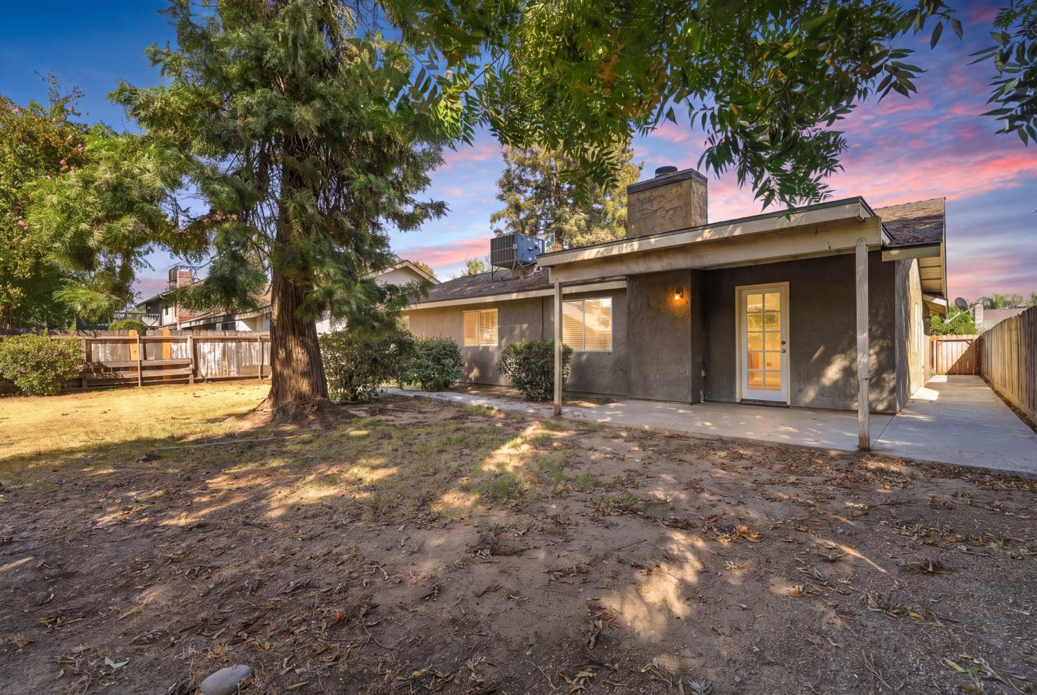 851 N Crenshaw St, Visalia, CA 93291