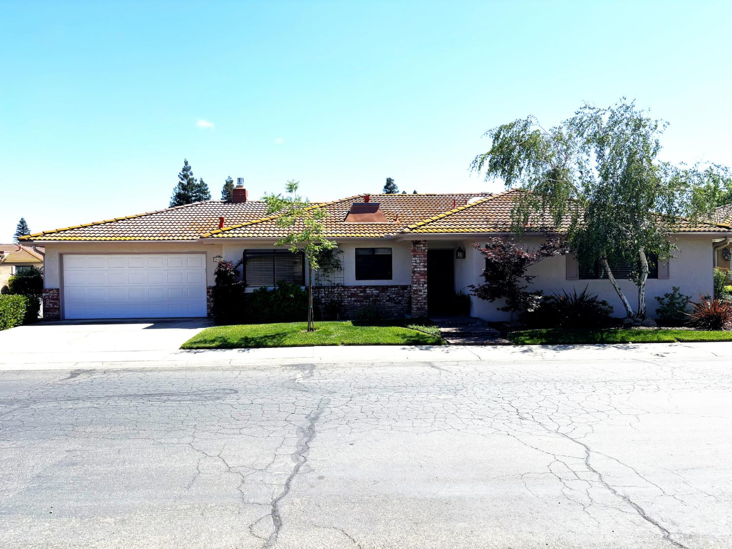867 E Frederick Ave, Fresno, CA 93720