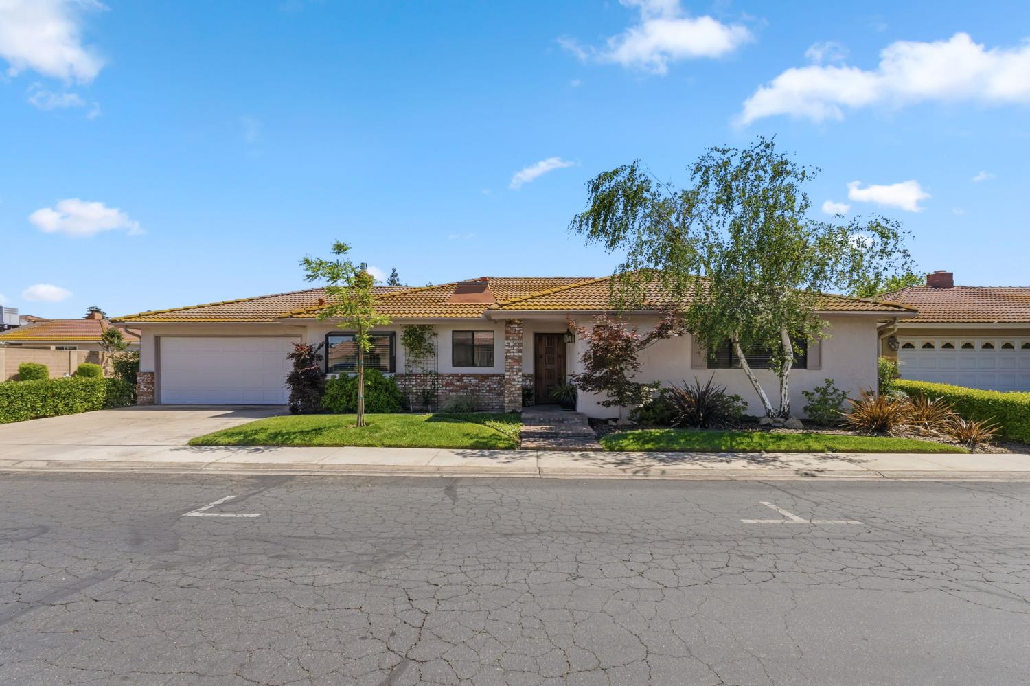 867 E Frederick Ave, Fresno, CA 93720