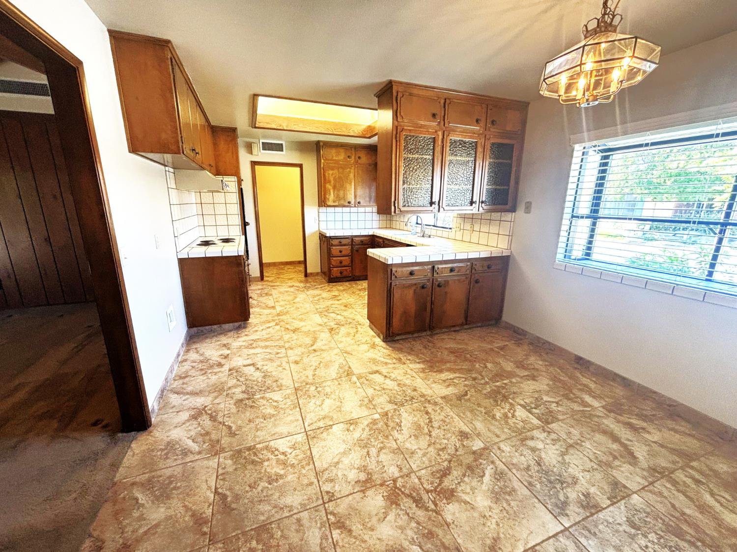 867 E Frederick Ave, Fresno, CA 93720