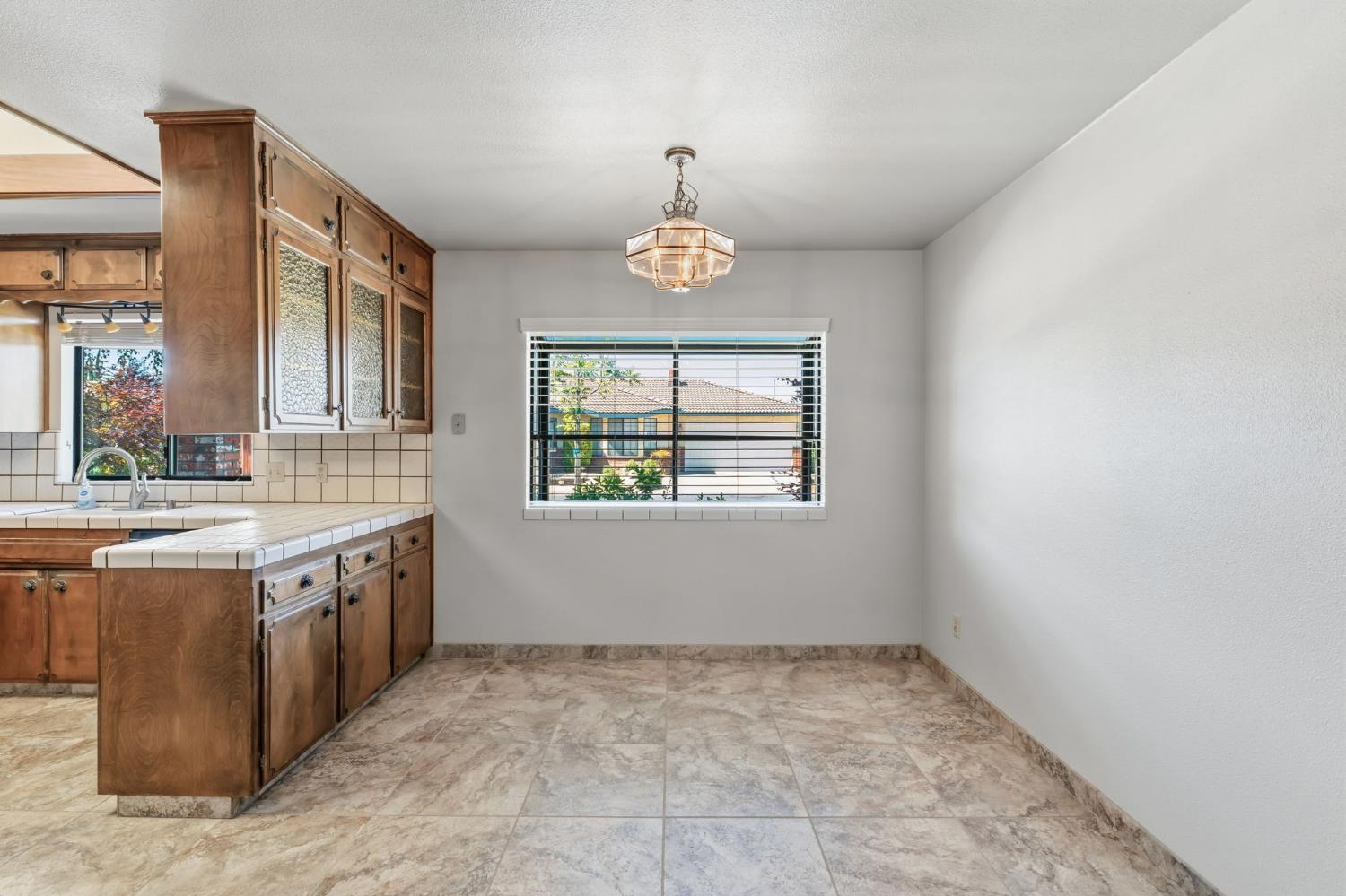 867 E Frederick Ave, Fresno, CA 93720