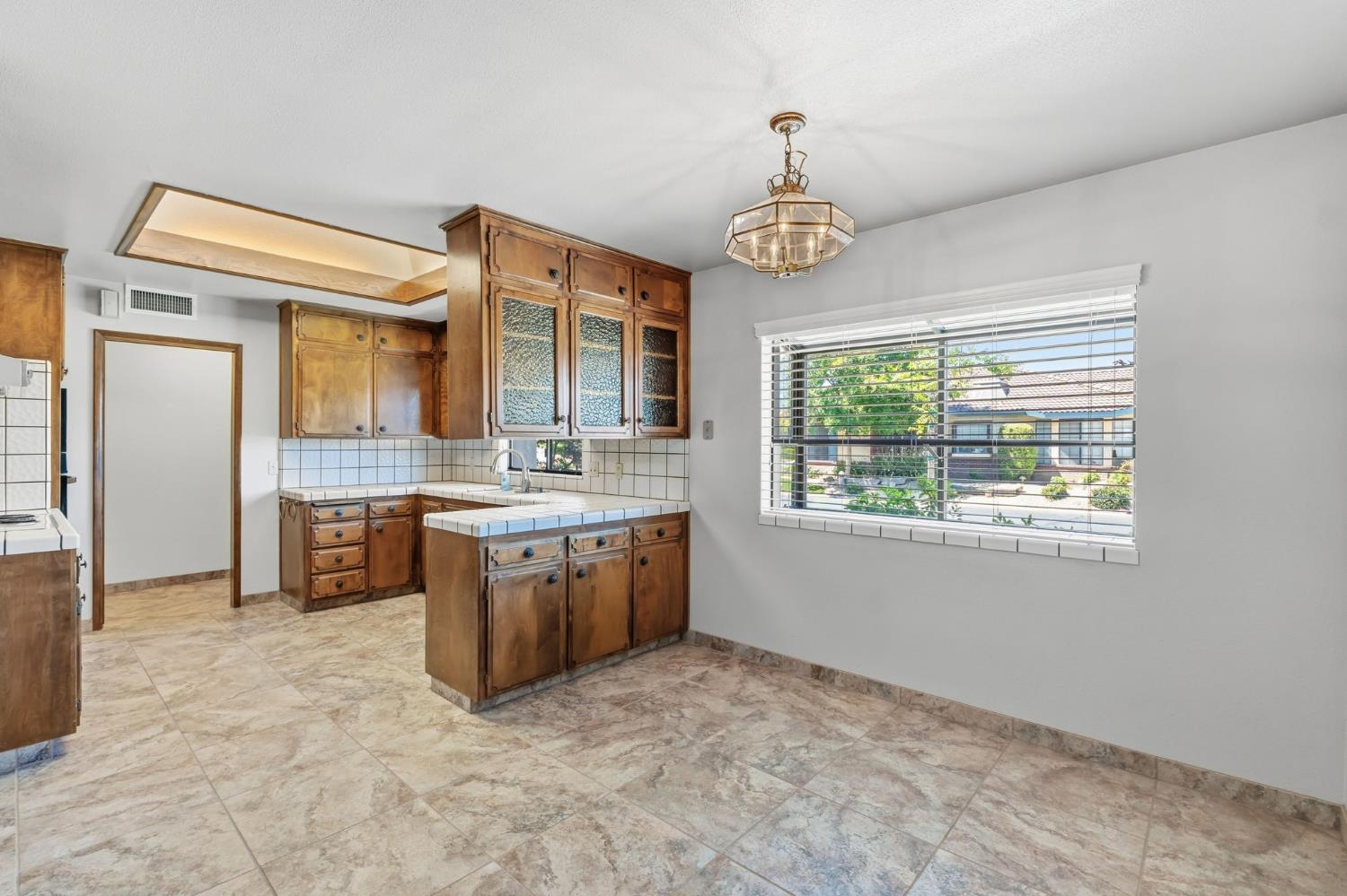867 E Frederick Ave, Fresno, CA 93720