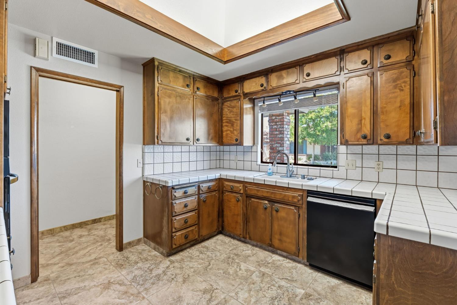 867 E Frederick Ave, Fresno, CA 93720