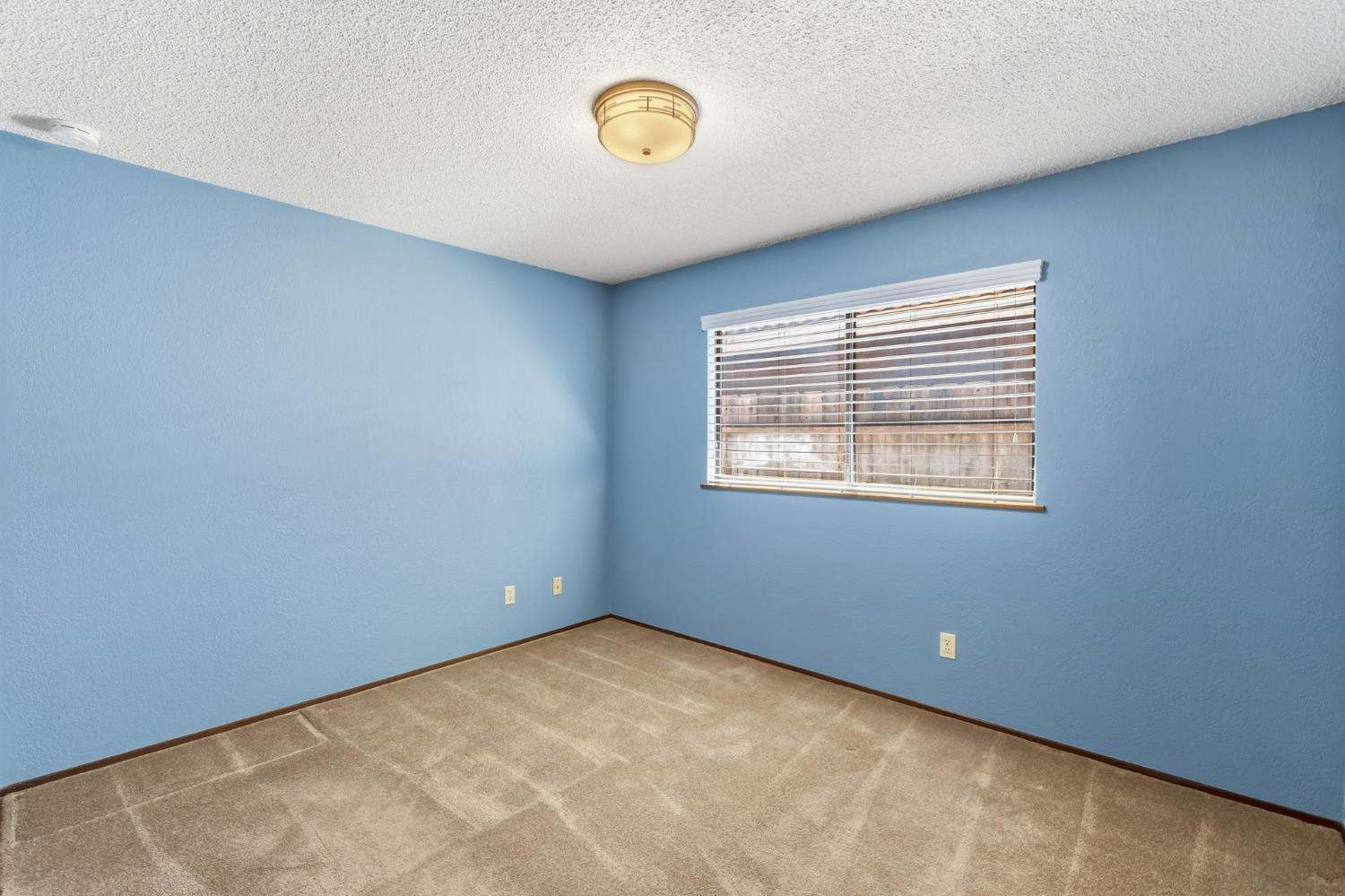 867 E Frederick Ave, Fresno, CA 93720