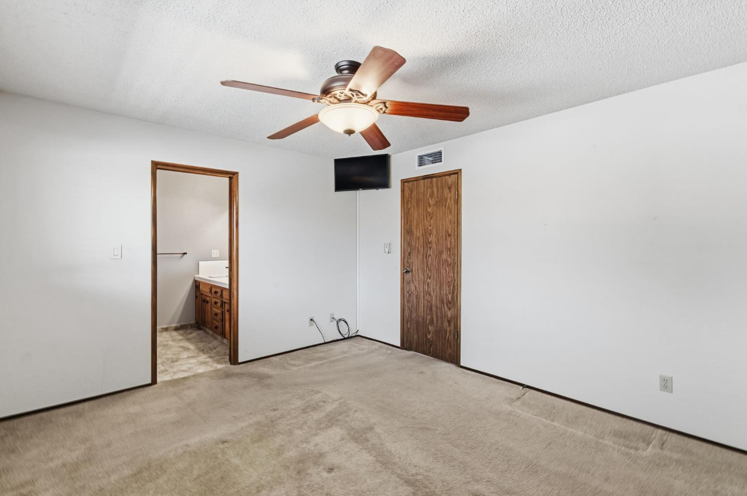 867 E Frederick Ave, Fresno, CA 93720