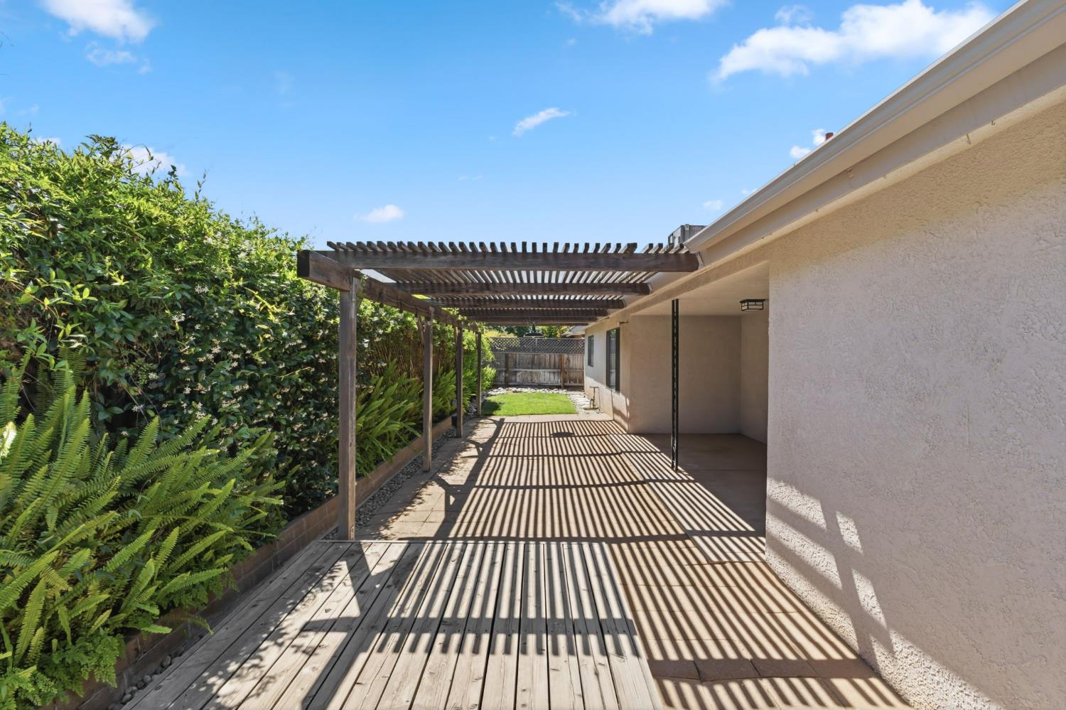 867 E Frederick Ave, Fresno, CA 93720