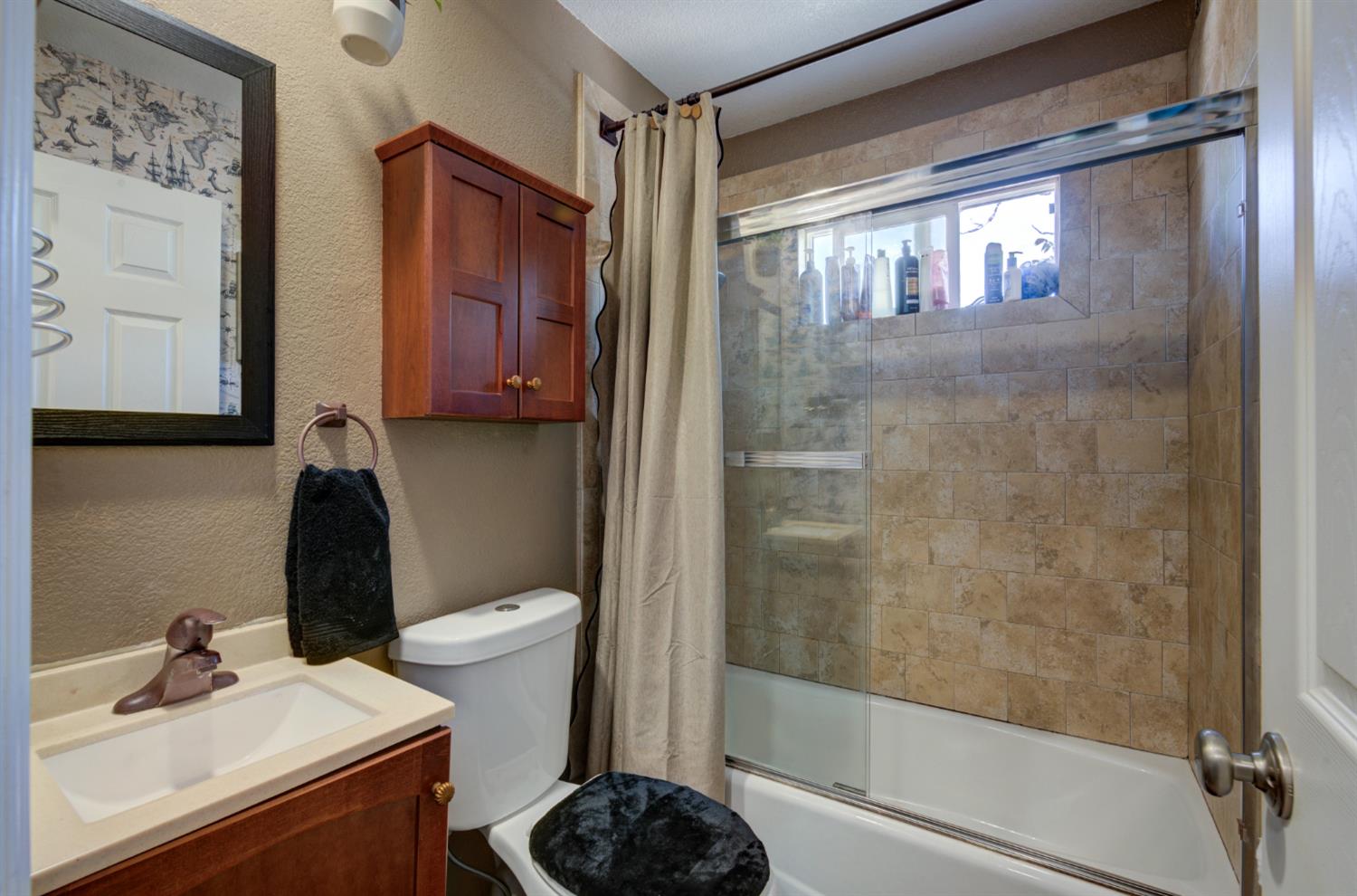 402 N Poplar Ave, Fresno, CA 93701