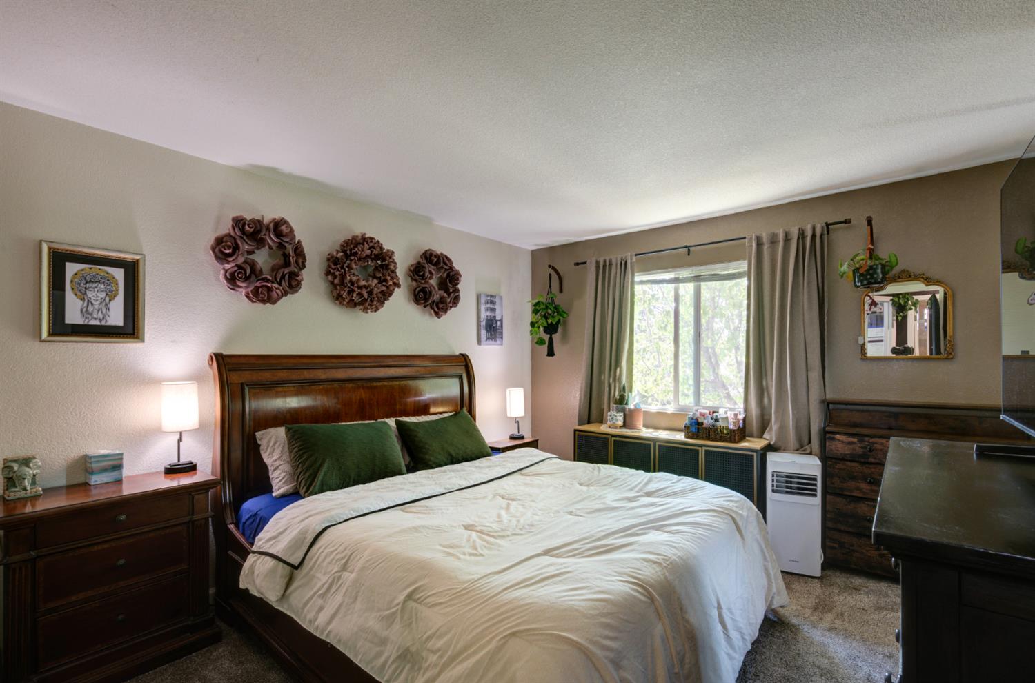 402 N Poplar Ave, Fresno, CA 93701