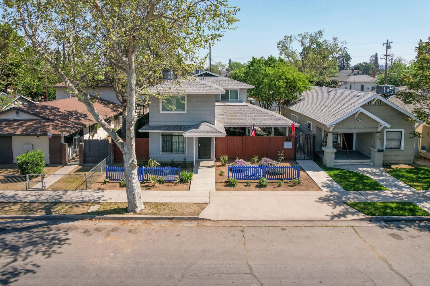 402 N Poplar Ave, Fresno, CA 93701