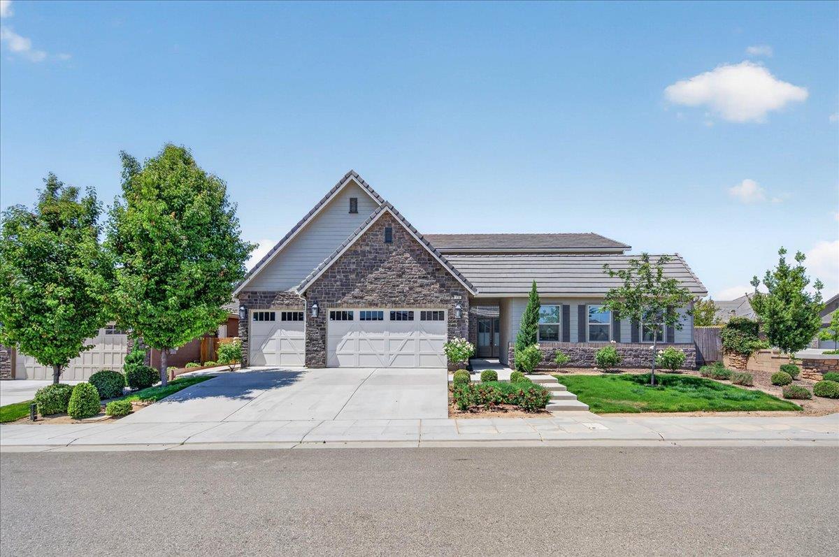 338 Boulder Dr S, Madera, CA 93636