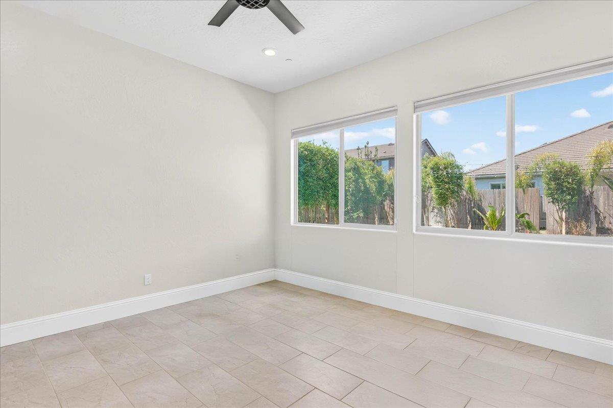 338 Boulder Dr S, Madera, CA 93636