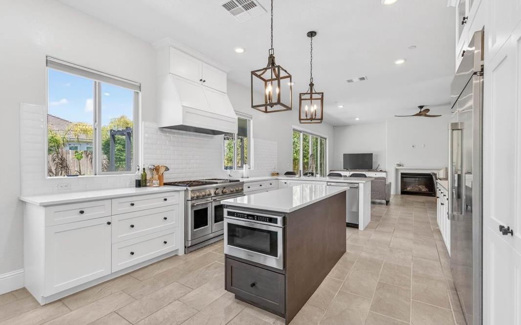 338 Boulder Dr S, Madera, CA 93636