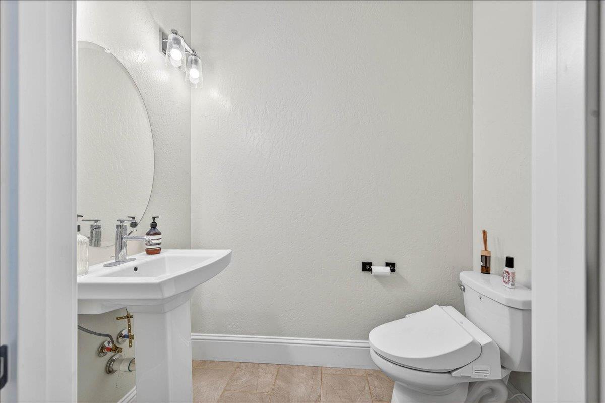 338 Boulder Dr S, Madera, CA 93636