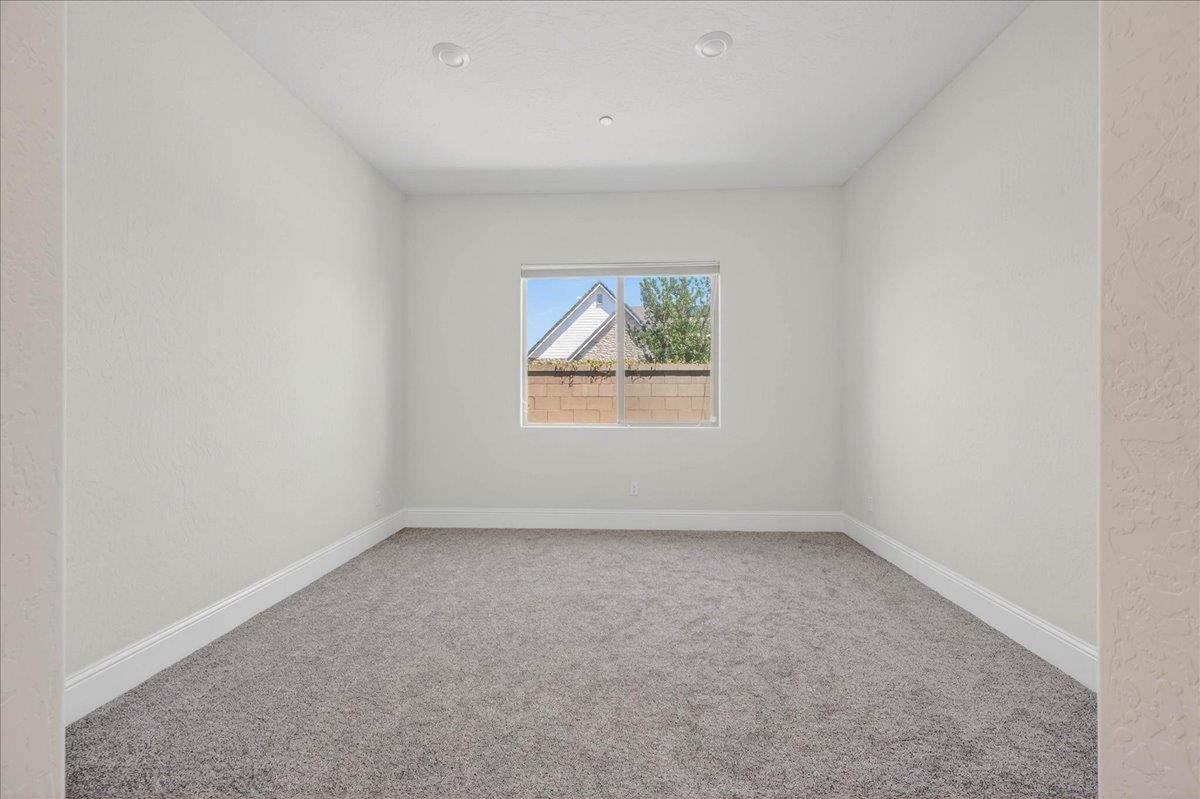 338 Boulder Dr S, Madera, CA 93636