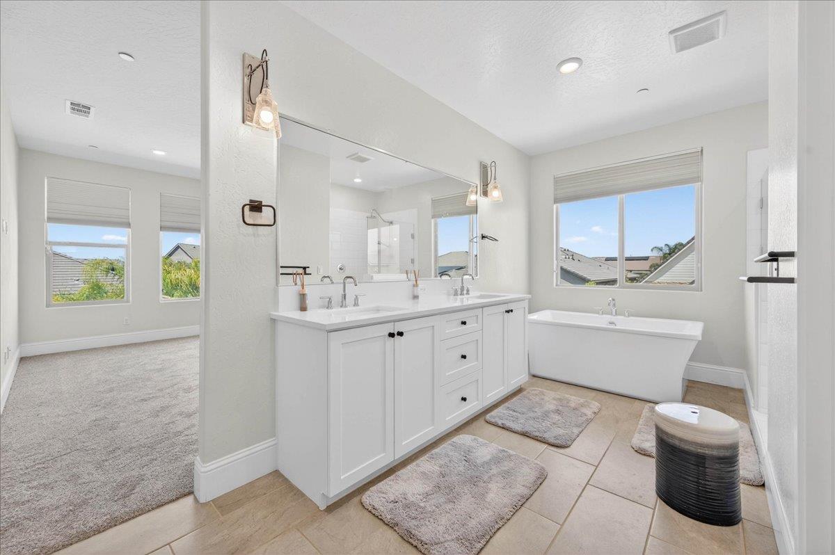 338 Boulder Dr S, Madera, CA 93636
