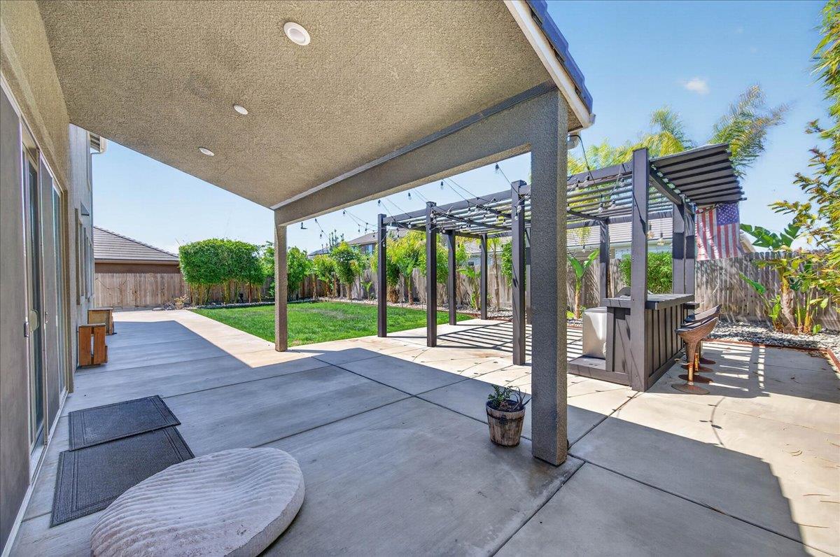 338 Boulder Dr S, Madera, CA 93636