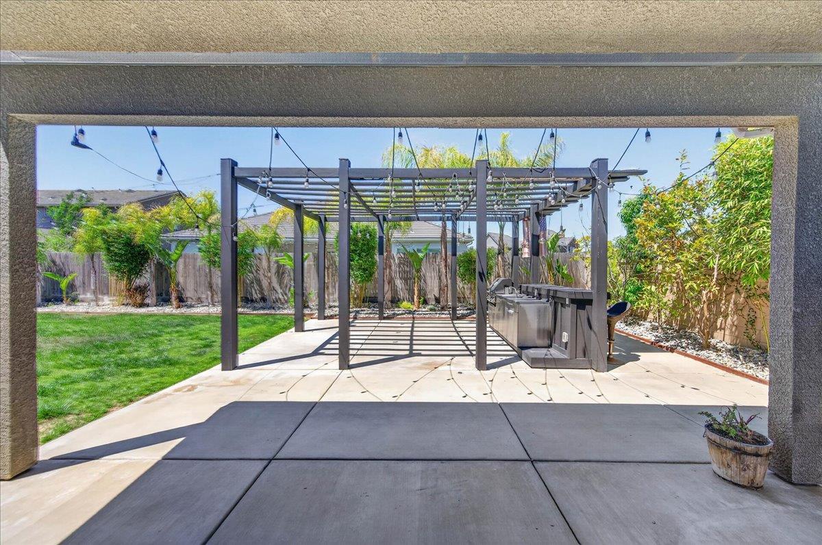 338 Boulder Dr S, Madera, CA 93636