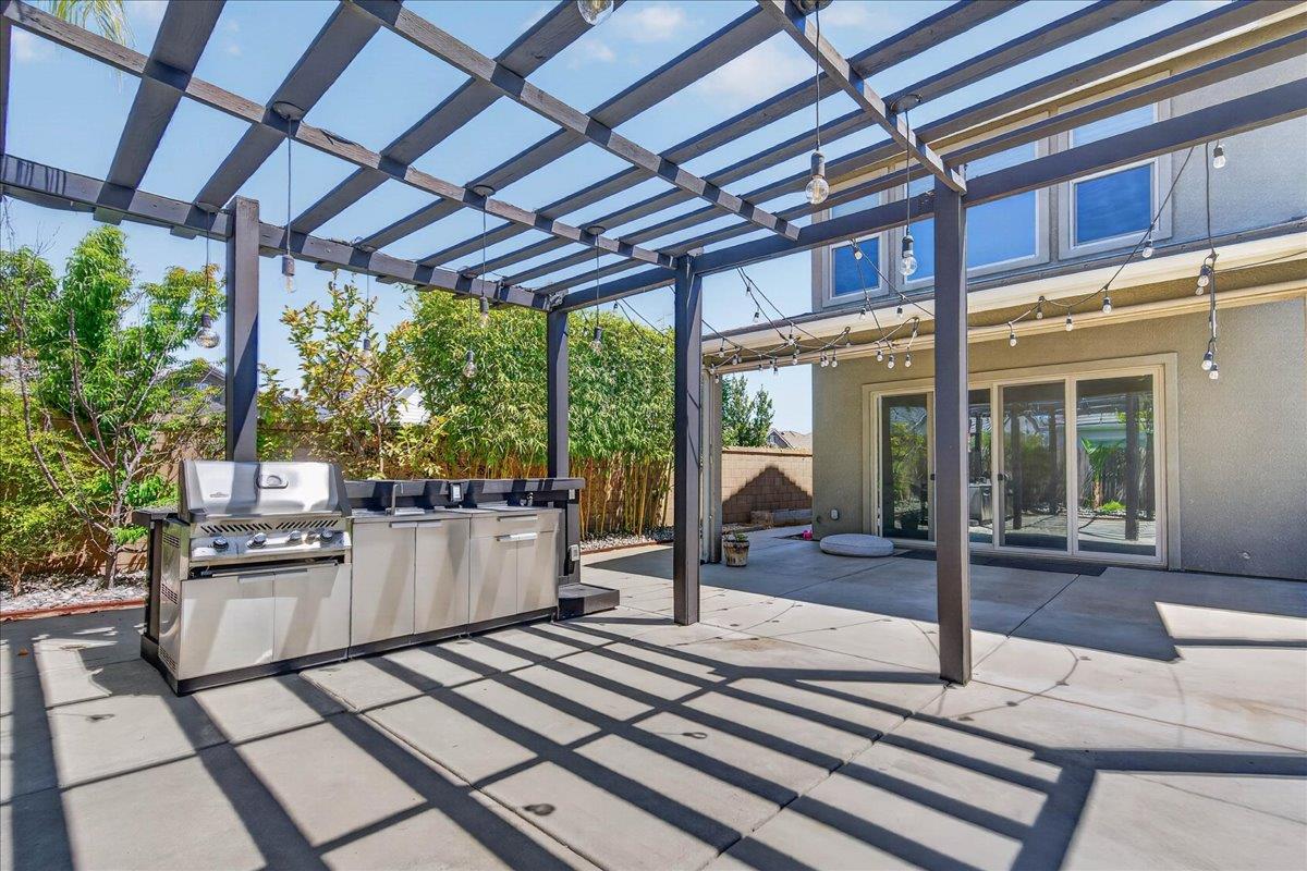 338 Boulder Dr S, Madera, CA 93636
