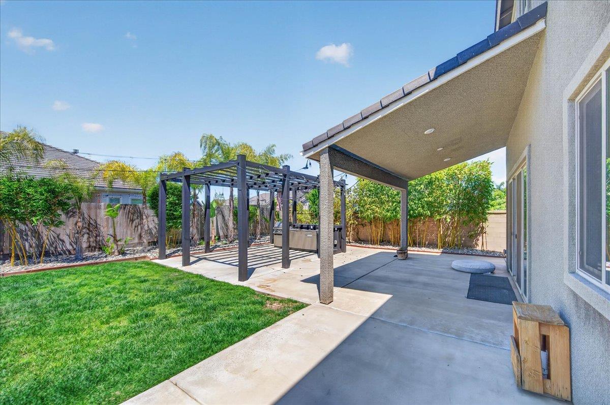 338 Boulder Dr S, Madera, CA 93636
